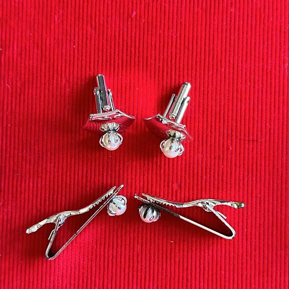 Vintage Cultured Pearl Cufflinks & Tie Clip - Picture 6 of 7